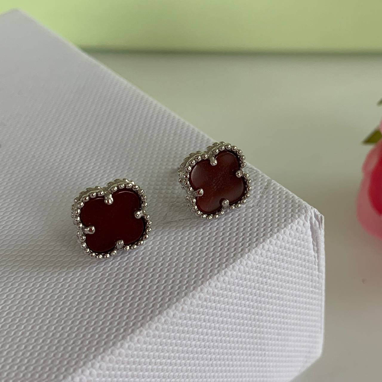 Earrings studs