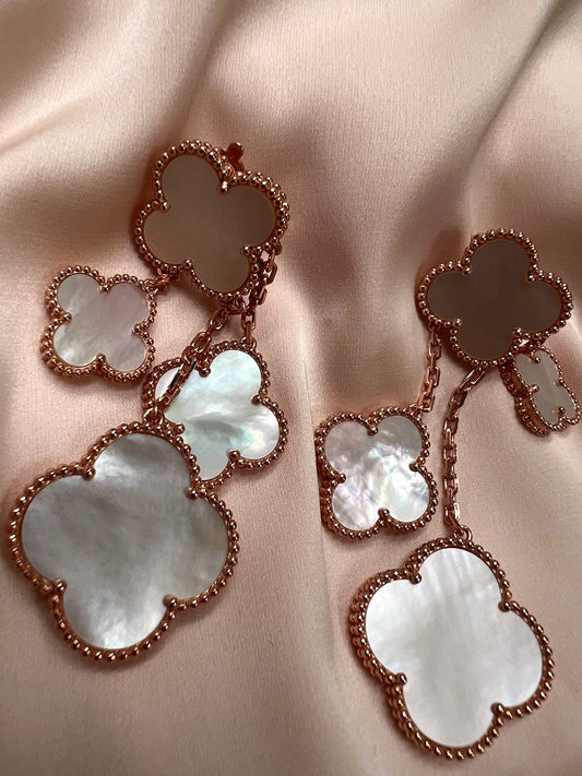 Long earrings with white clovers